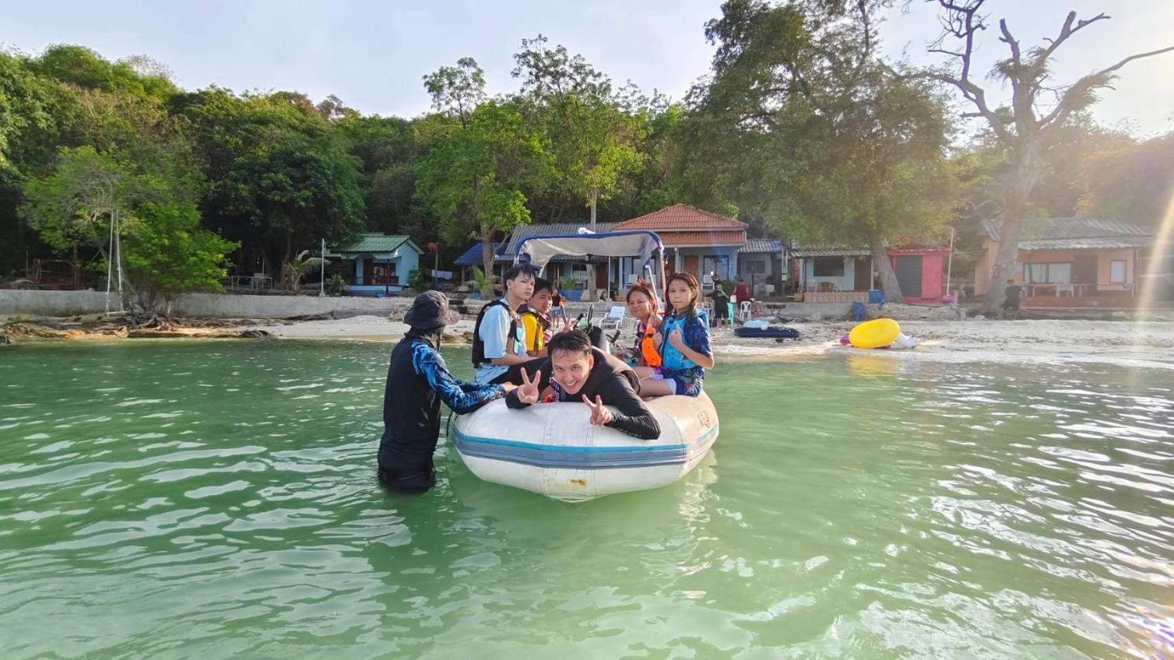 ลุงดำฮัทบีช Hotel Koh Samet Exterior photo